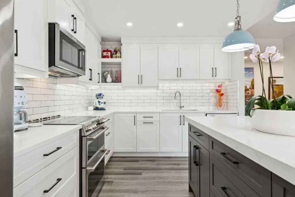 720 13 Avenue SW Calgary AB T2R 1M5