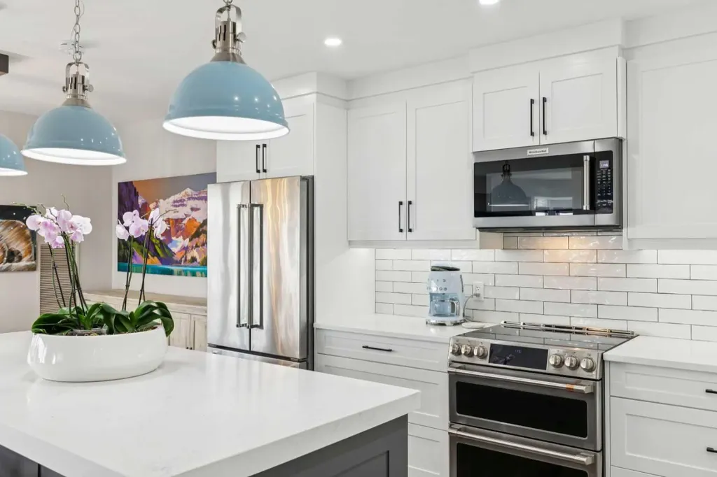 720 13 Avenue SW Calgary AB T2R 1M5
