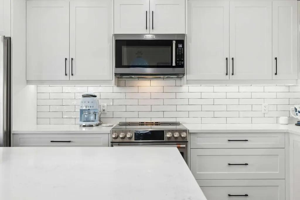 720 13 Avenue SW Calgary AB T2R 1M5