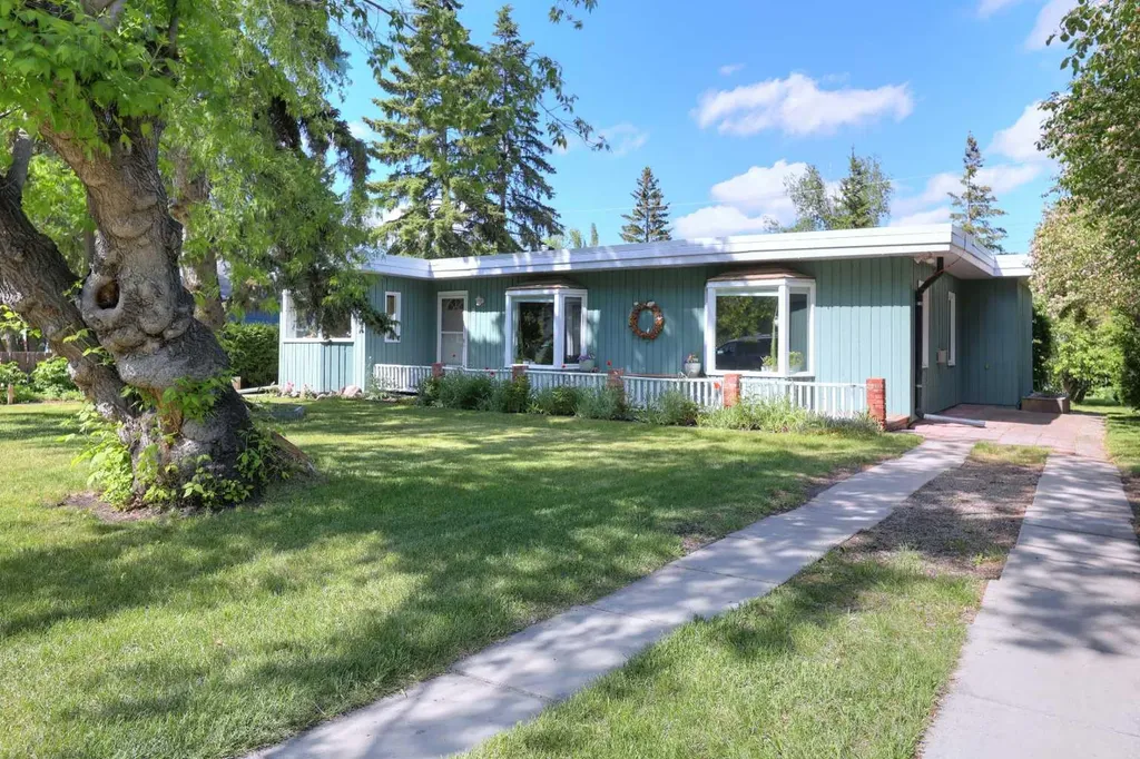 8908 33 Avenue NW Calgary AB T3B 1M6