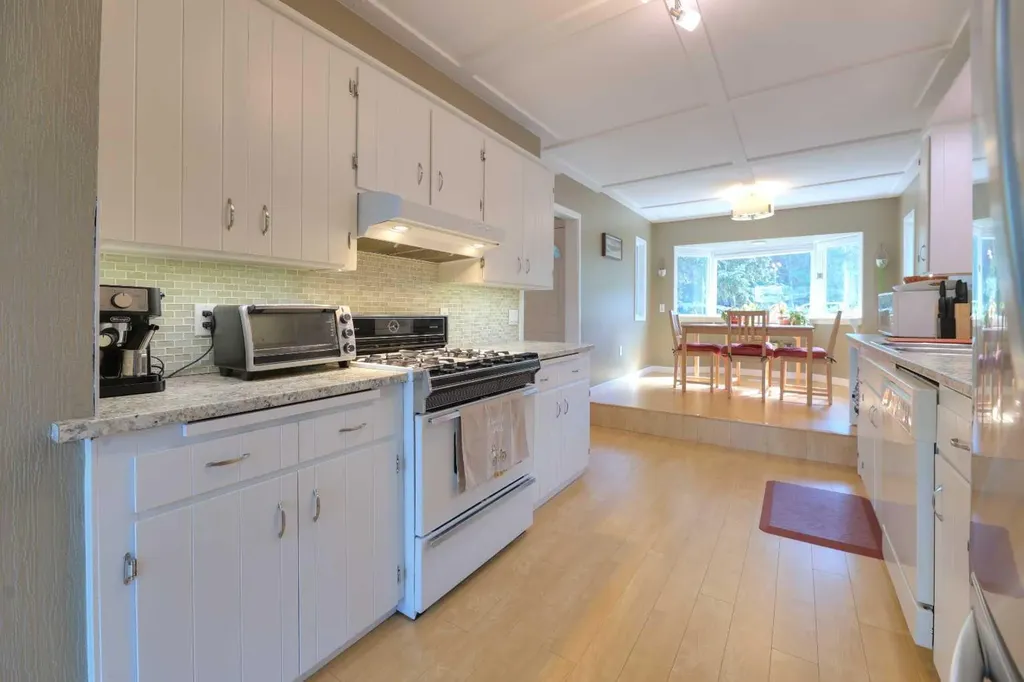 8908 33 Avenue NW Calgary AB T3B 1M6