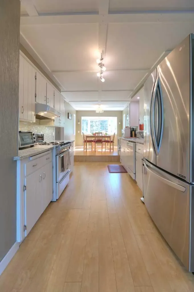 8908 33 Avenue NW Calgary AB T3B 1M6
