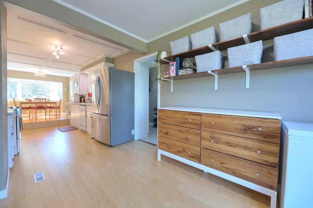 8908 33 Avenue NW Calgary AB T3B 1M6