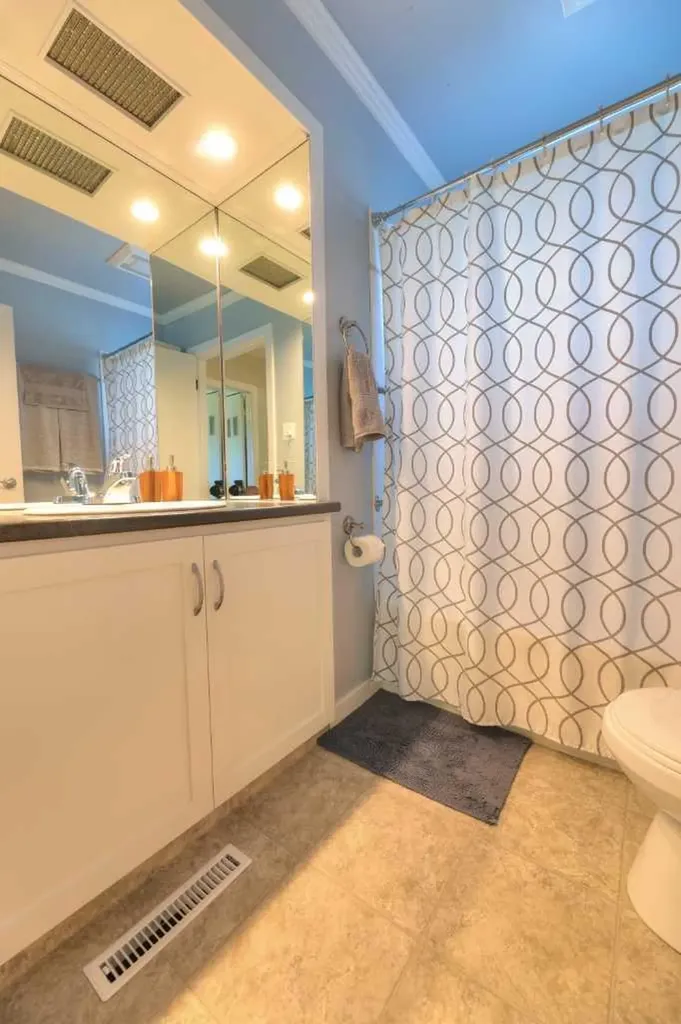 8908 33 Avenue NW Calgary AB T3B 1M6