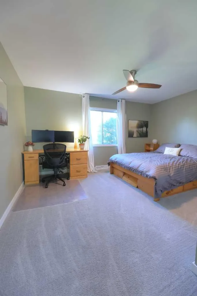 8908 33 Avenue NW Calgary AB T3B 1M6