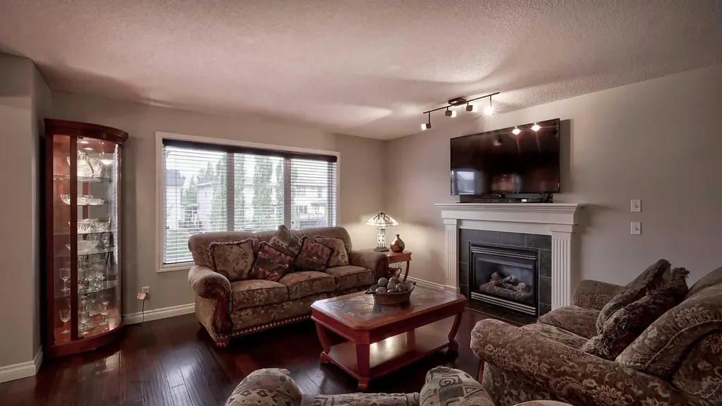 327 Sagewood Place SW Airdrie AB T4B 3M8