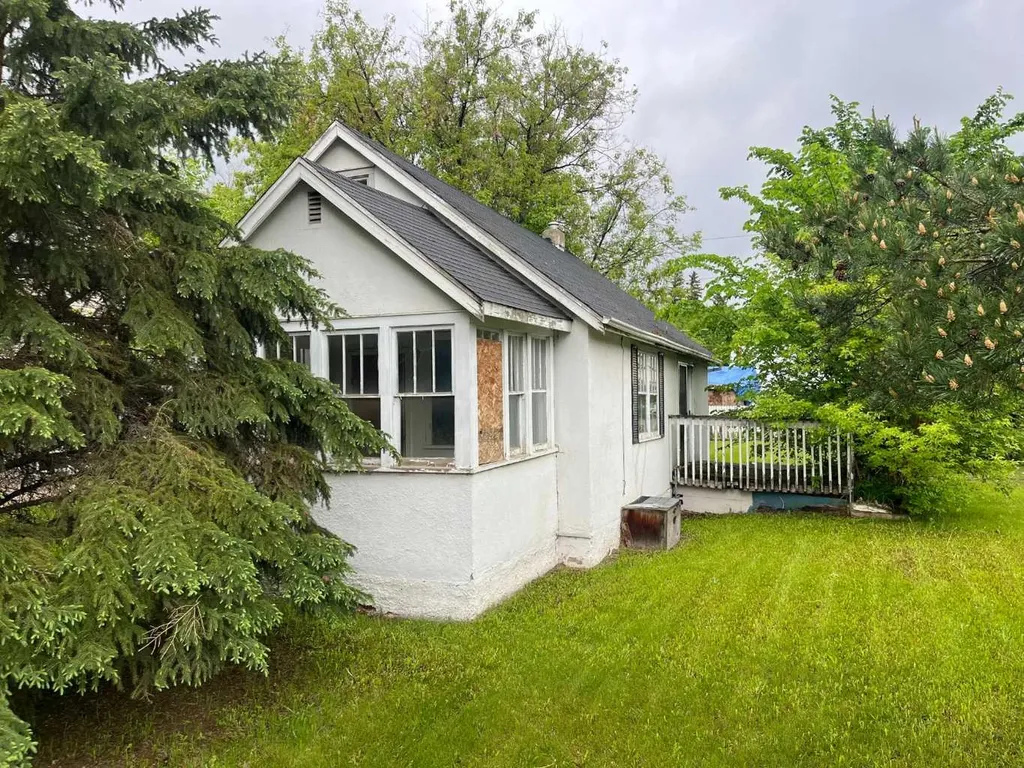 5402 50 Street Lloydminster AB T9V 0M9