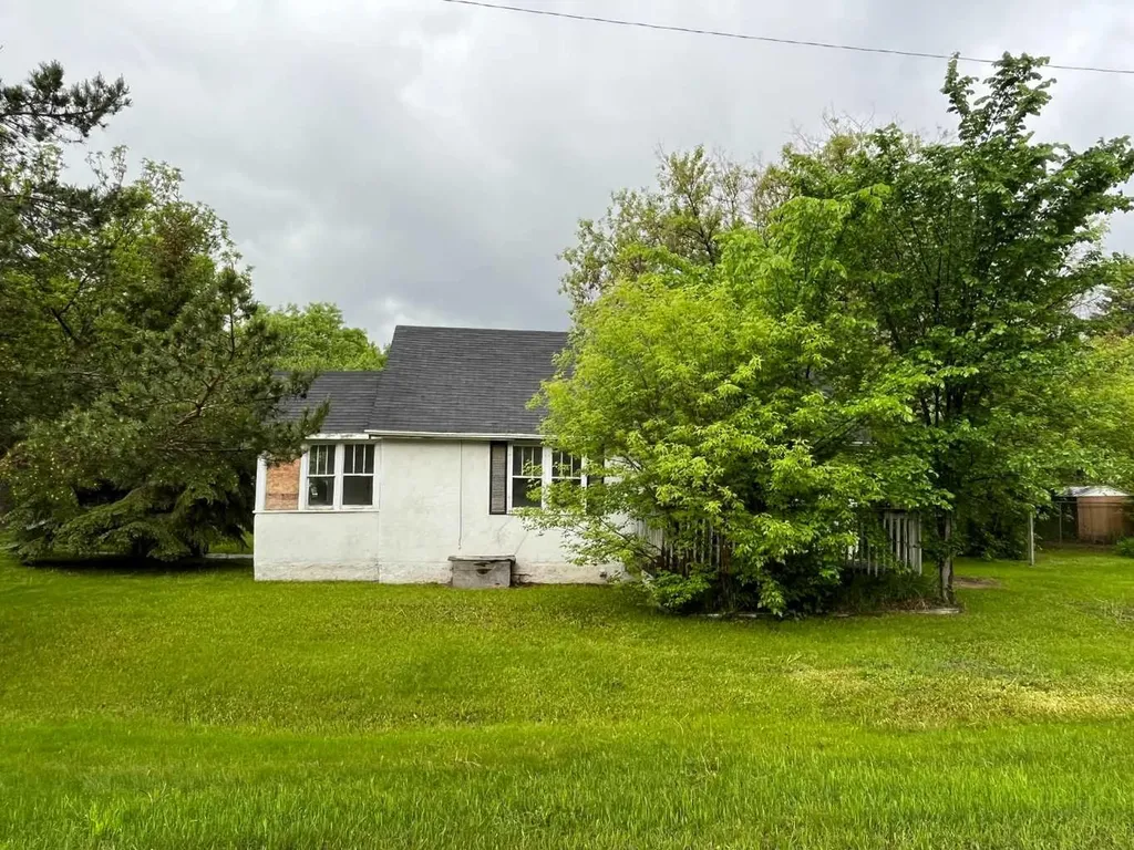 5402 50 Street Lloydminster AB T9V 0M9