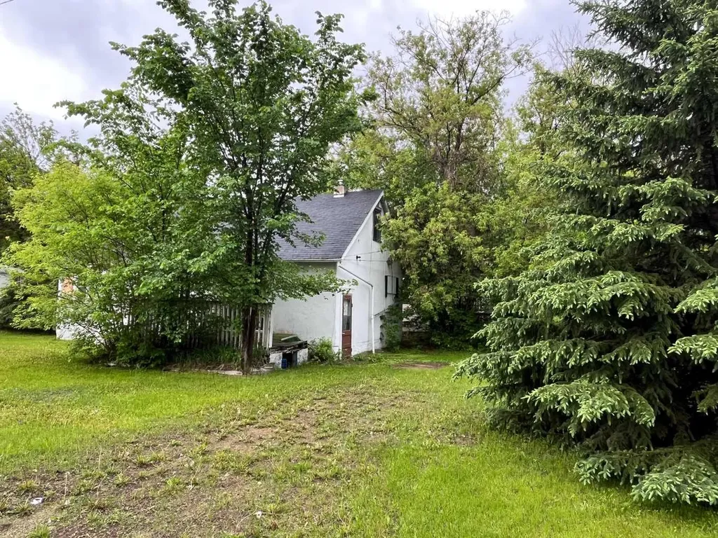 5402 50 Street Lloydminster AB T9V 0M9