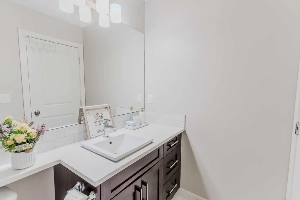 355 Nolancrest Heights NW Calgary AB T3R 0Z9
