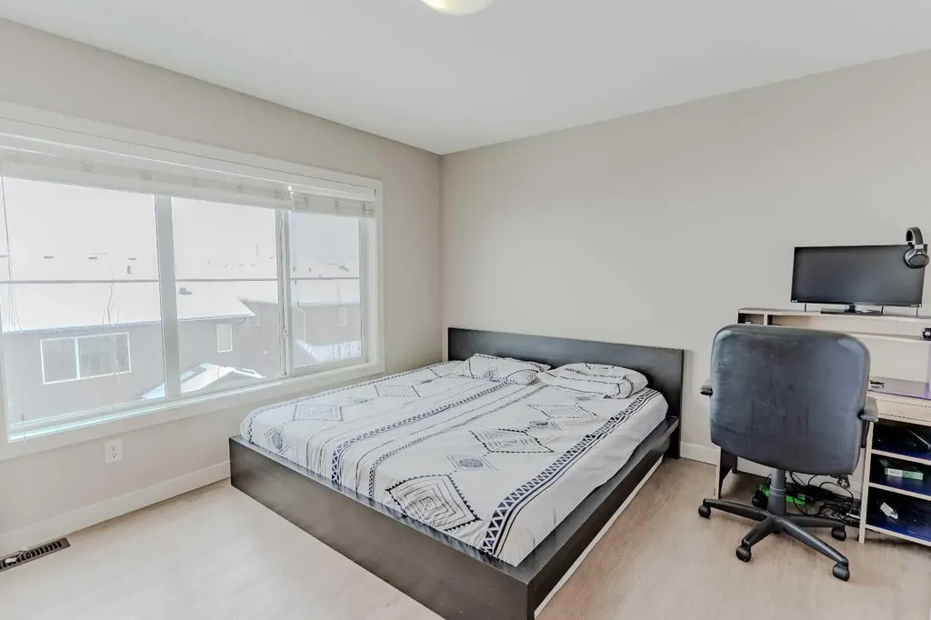 355 Nolancrest Heights NW Calgary AB T3R 0Z9