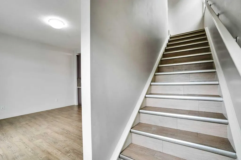 355 Nolancrest Heights NW Calgary AB T3R 0Z9