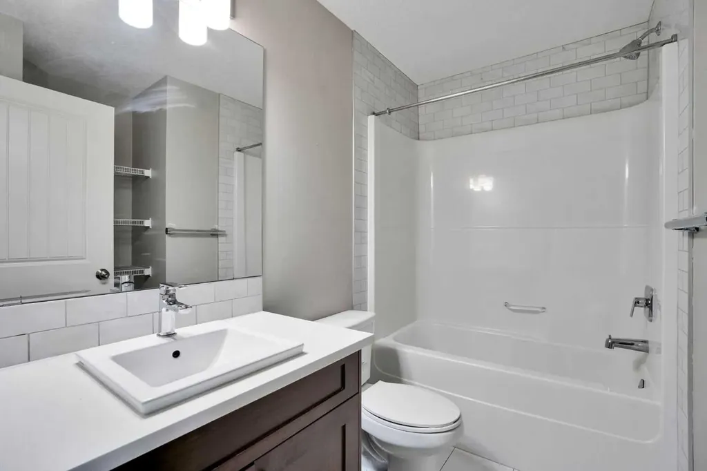 355 Nolancrest Heights NW Calgary AB T3R 0Z9