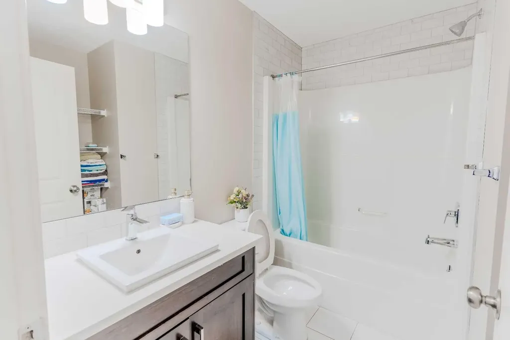 355 Nolancrest Heights NW Calgary AB T3R 0Z9