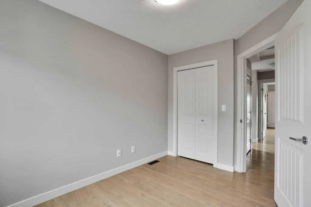355 Nolancrest Heights NW Calgary AB T3R 0Z9