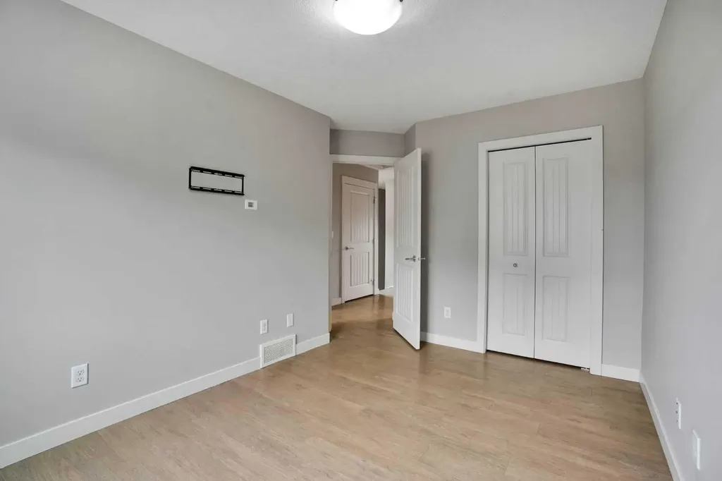 355 Nolancrest Heights NW Calgary AB T3R 0Z9