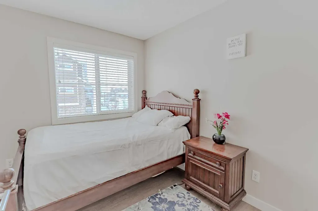 355 Nolancrest Heights NW Calgary AB T3R 0Z9