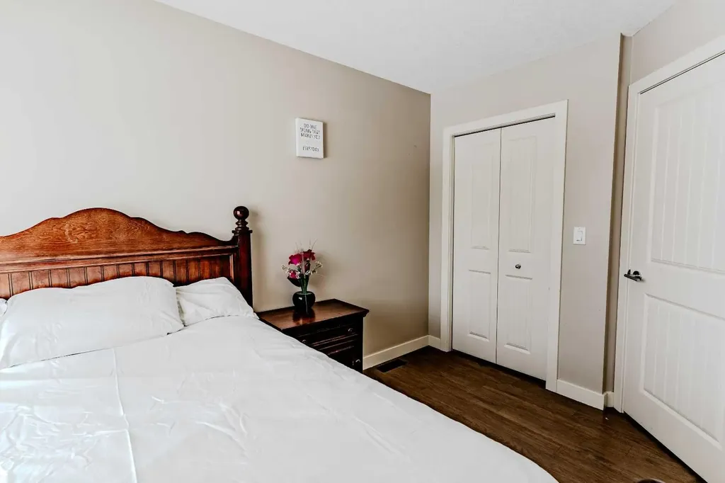 355 Nolancrest Heights NW Calgary AB T3R 0Z9