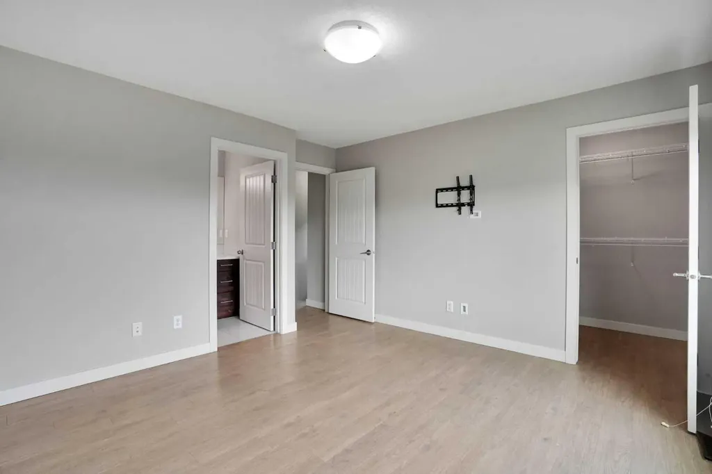 355 Nolancrest Heights NW Calgary AB T3R 0Z9