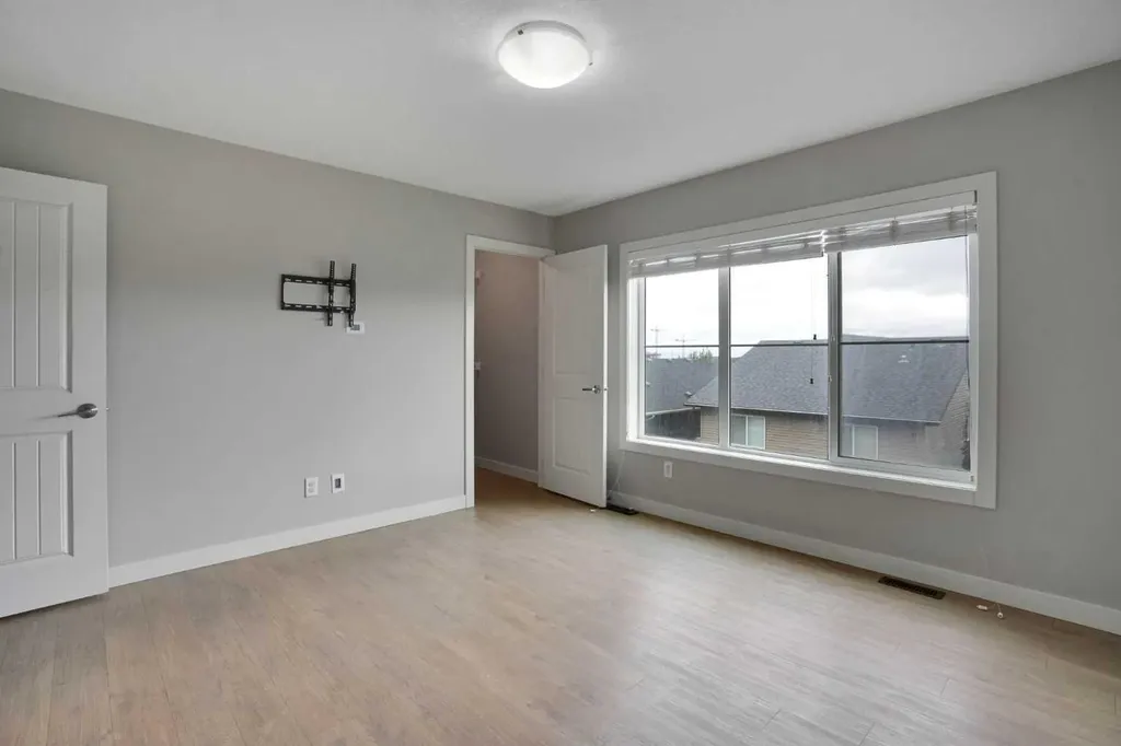 355 Nolancrest Heights NW Calgary AB T3R 0Z9