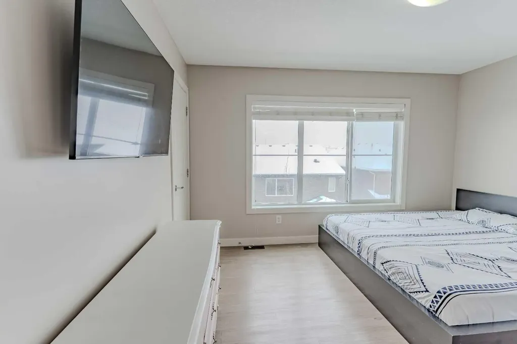 355 Nolancrest Heights NW Calgary AB T3R 0Z9