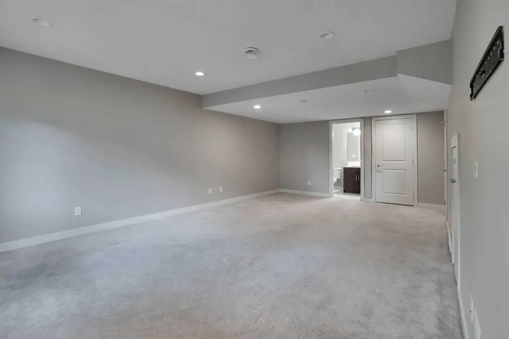 355 Nolancrest Heights NW Calgary AB T3R 0Z9