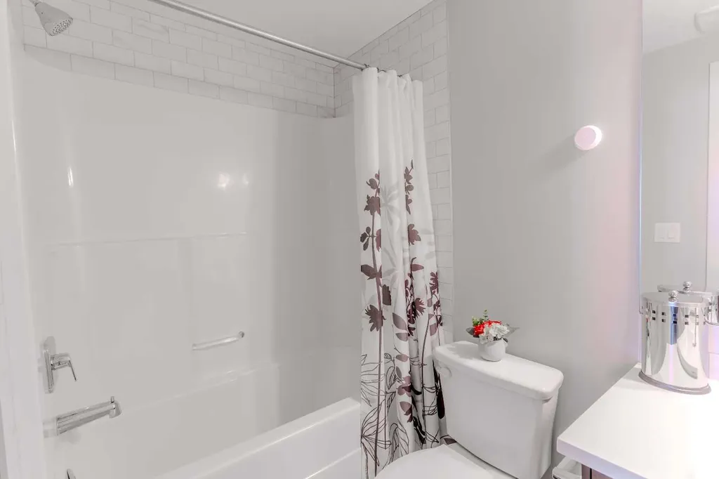 355 Nolancrest Heights NW Calgary AB T3R 0Z9