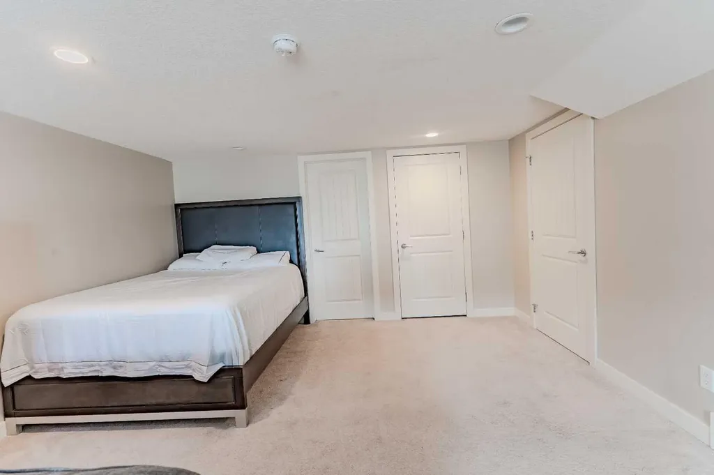 355 Nolancrest Heights NW Calgary AB T3R 0Z9