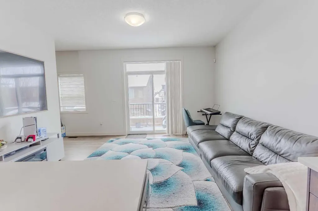 355 Nolancrest Heights NW Calgary AB T3R 0Z9