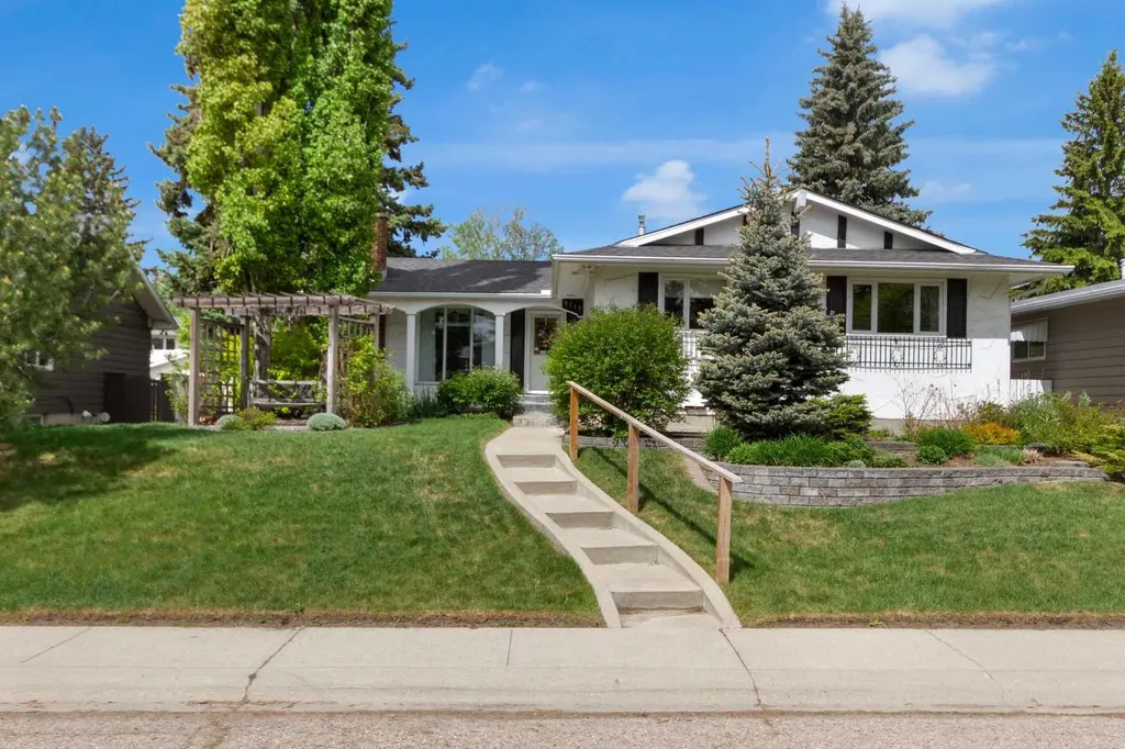 9715 Palishall Road SW Calgary AB T2V 3T4