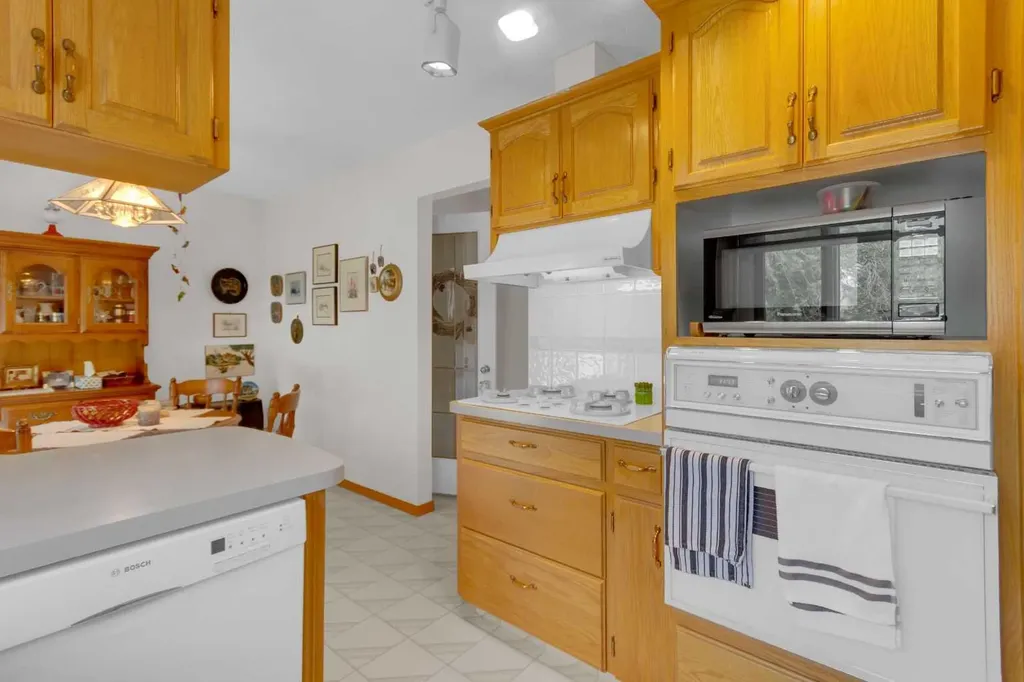 9715 Palishall Road SW Calgary AB T2V 3T4