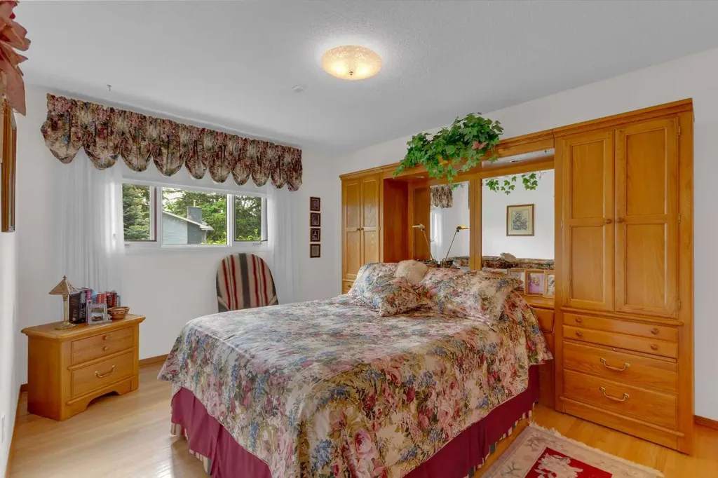 9715 Palishall Road SW Calgary AB T2V 3T4