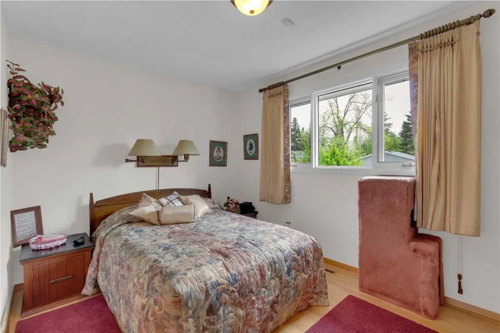 9715 Palishall Road SW Calgary AB T2V 3T4