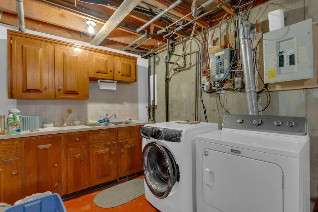 9715 Palishall Road SW Calgary AB T2V 3T4