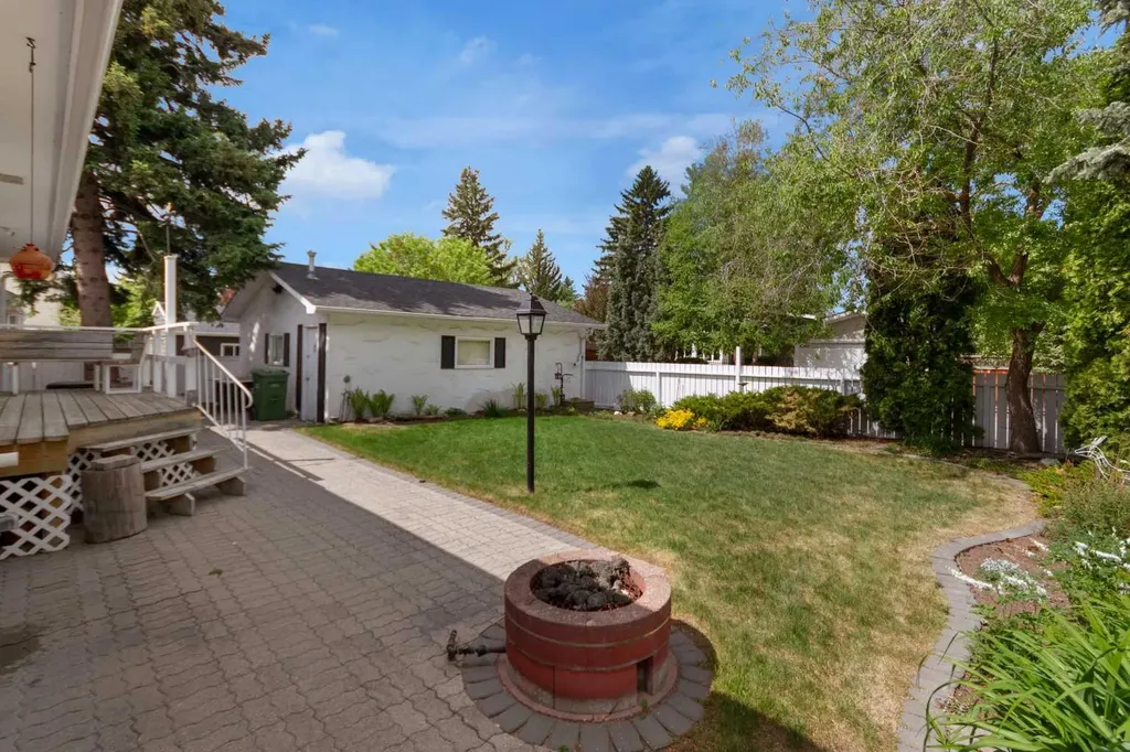 9715 Palishall Road SW Calgary AB T2V 3T4