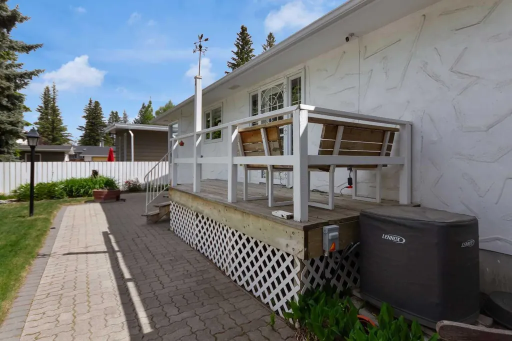 9715 Palishall Road SW Calgary AB T2V 3T4