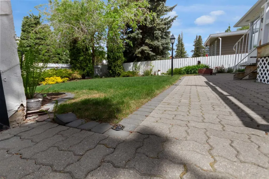 9715 Palishall Road SW Calgary AB T2V 3T4