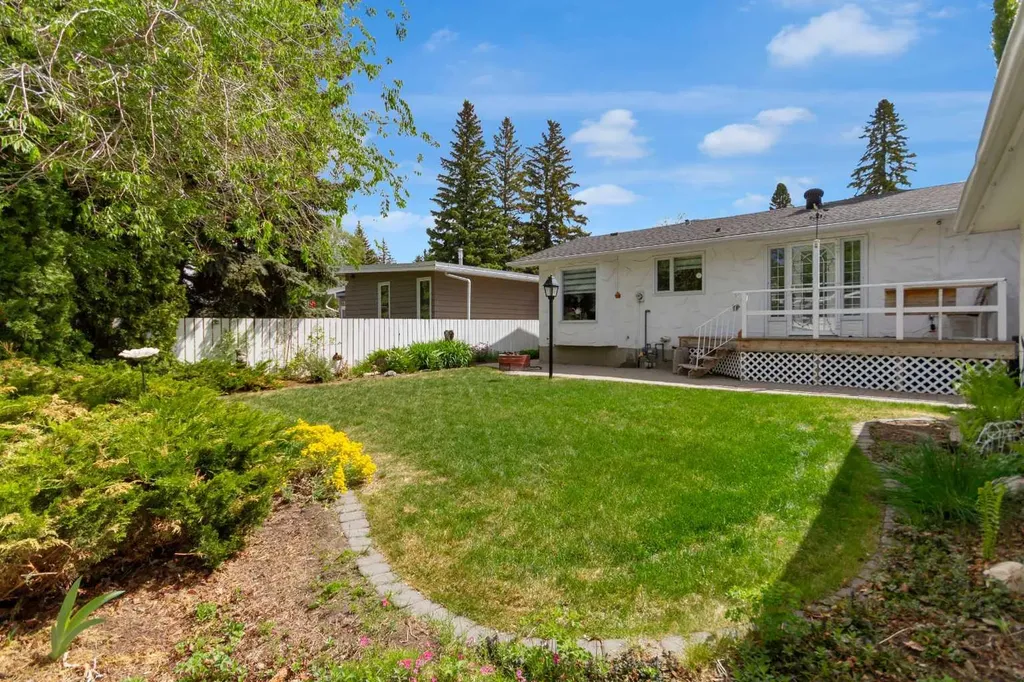 9715 Palishall Road SW Calgary AB T2V 3T4