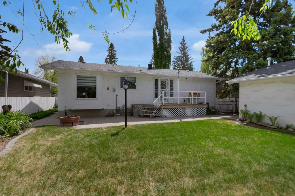 9715 Palishall Road SW Calgary AB T2V 3T4