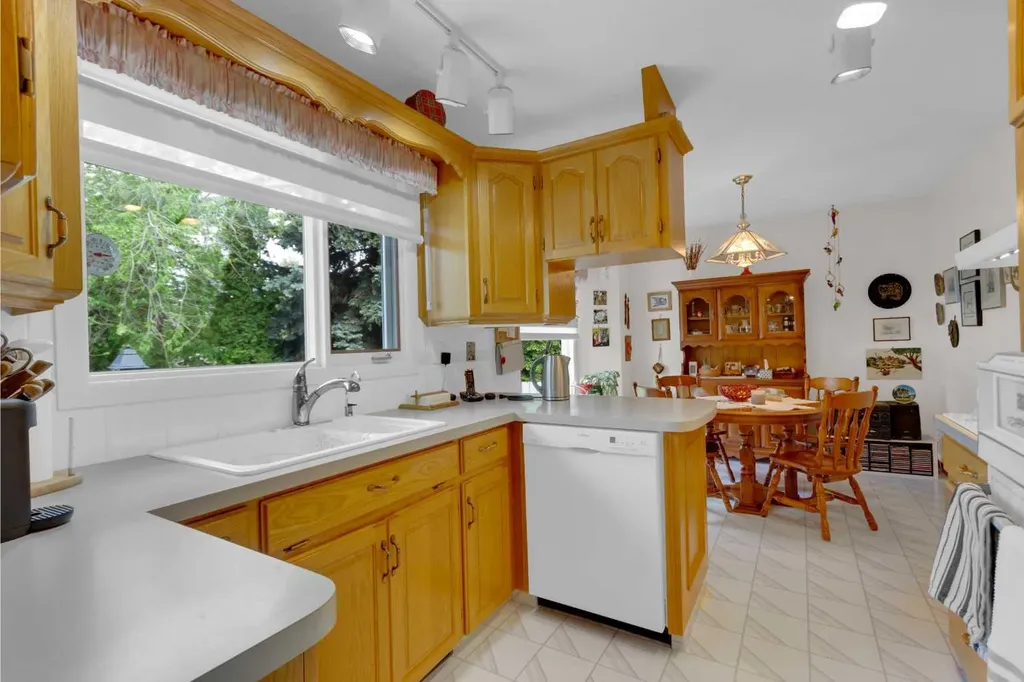 9715 Palishall Road SW Calgary AB T2V 3T4
