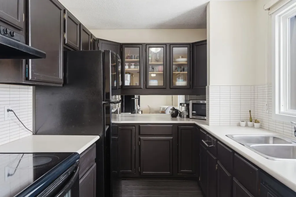 2508 17 Street SW Calgary AB T2T 4M8
