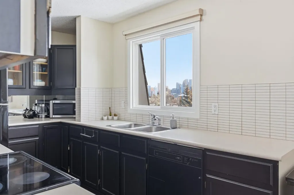 2508 17 Street SW Calgary AB T2T 4M8