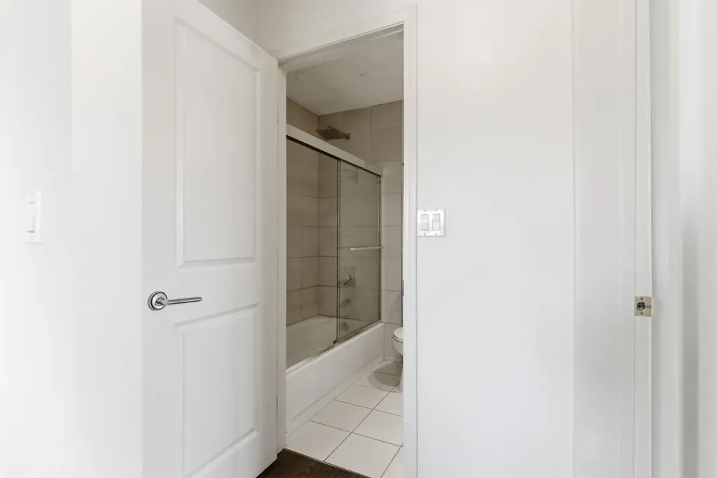 2508 17 Street SW Calgary AB T2T 4M8
