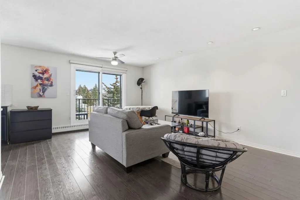 2508 17 Street SW Calgary AB T2T 4M8