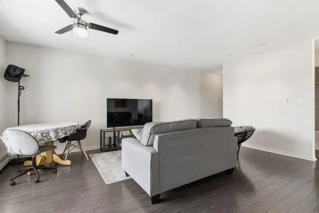 2508 17 Street SW Calgary AB T2T 4M8