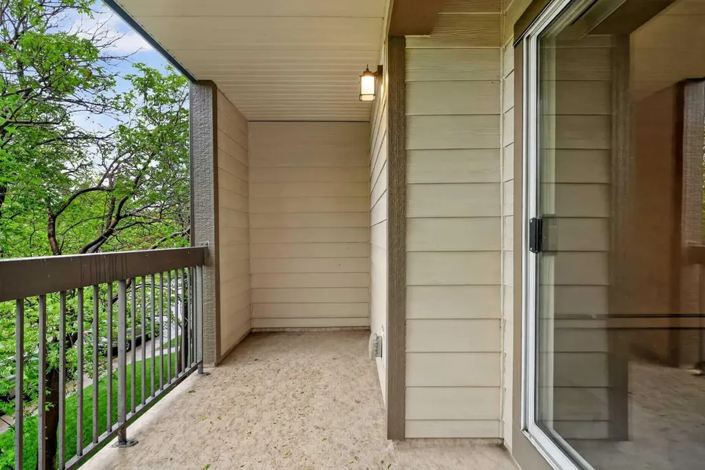 239 6 Avenue NE Calgary AB T2E0L8