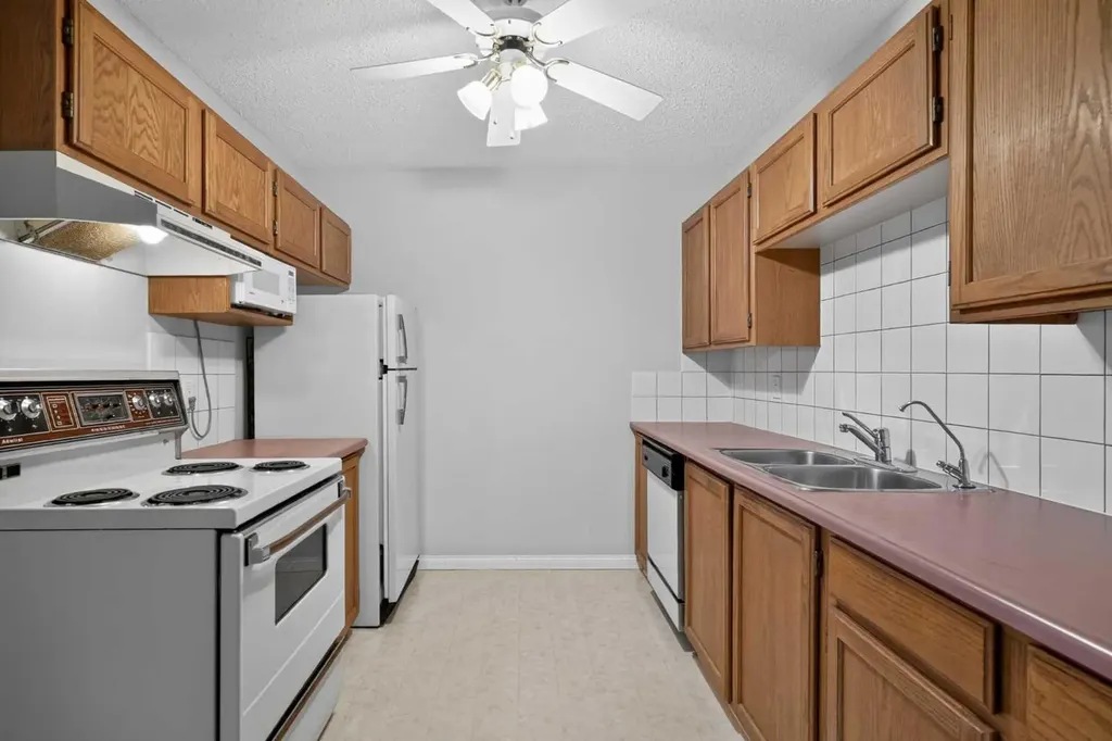 239 6 Avenue NE Calgary AB T2E0L8