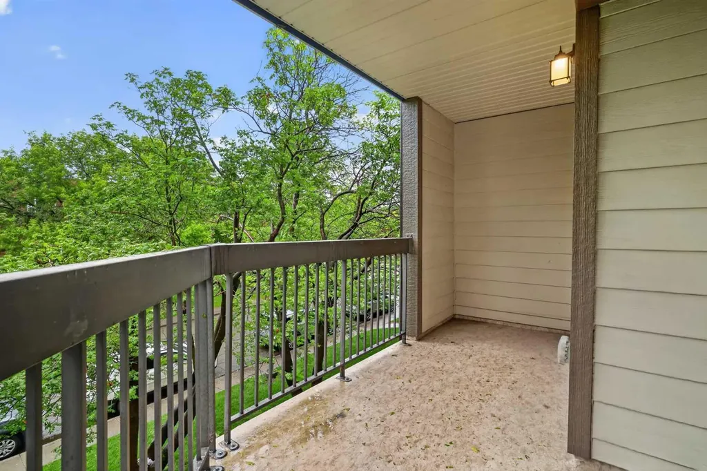 239 6 Avenue NE Calgary AB T2E0L8