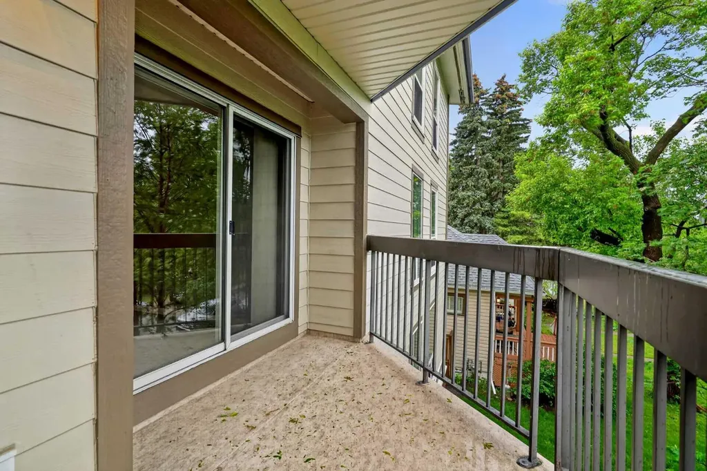 239 6 Avenue NE Calgary AB T2E0L8