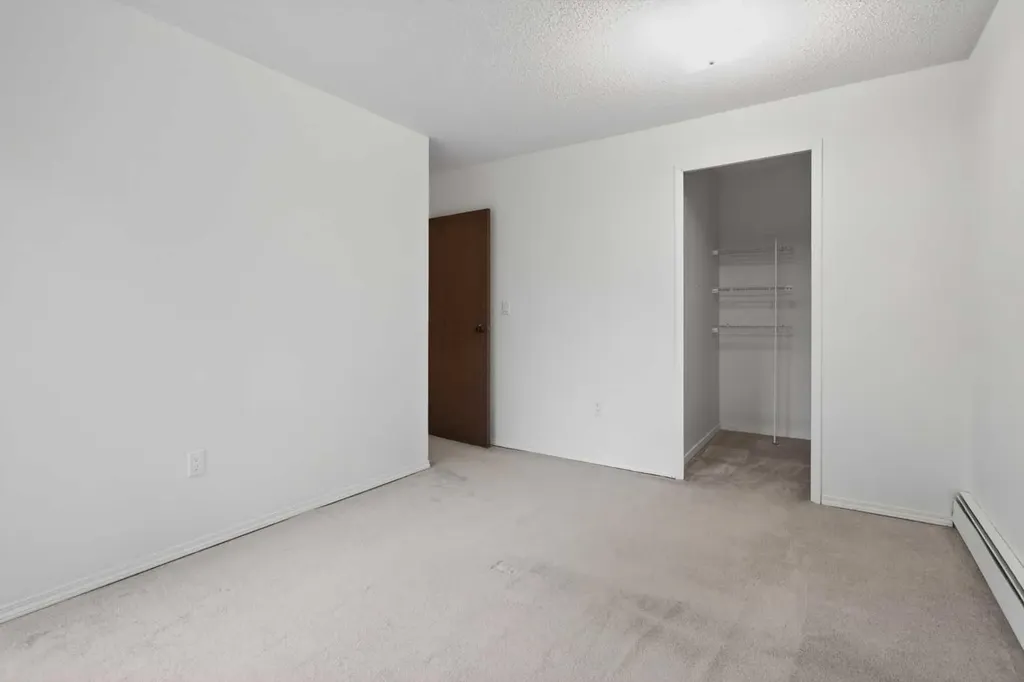 239 6 Avenue NE Calgary AB T2E0L8